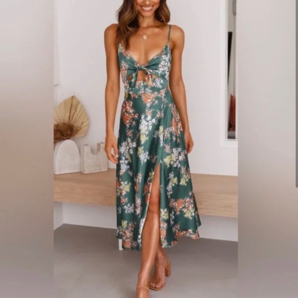 NWT TOPERTH SATIN FLORAL SPLIT CHEST KNOT CUTOUT MIDI DRESS